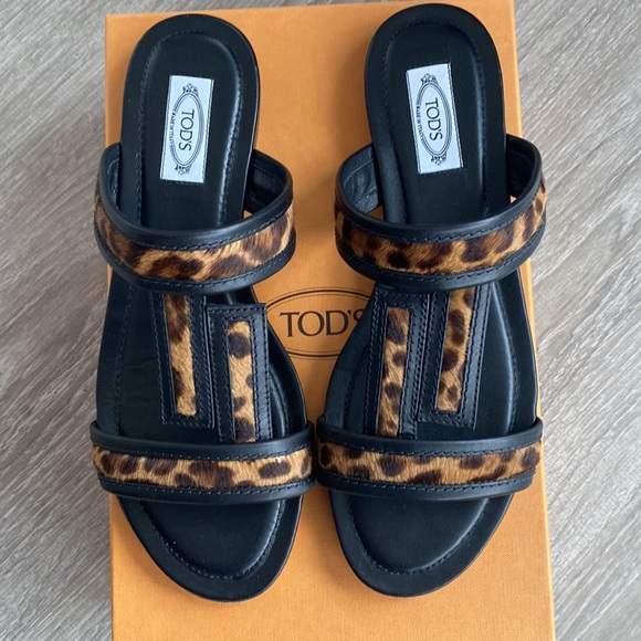 Tod’s leopard calf hair & black leather sandals. $ Firm - Picture 3 of 13